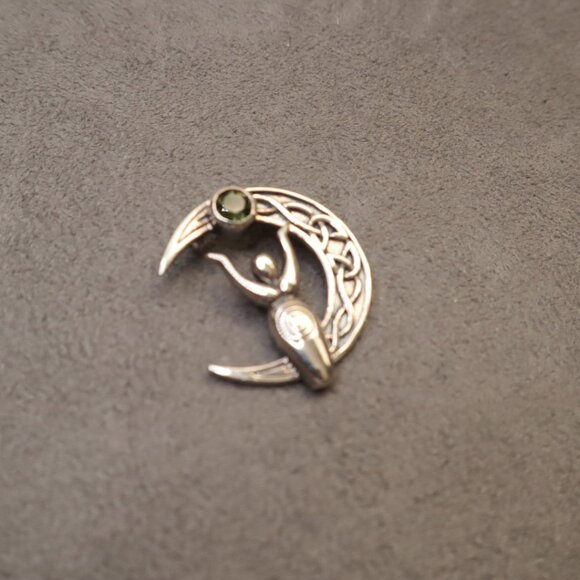 Vintage Sterling Silver Celtic Moon Goddess Pendant with Green Gemstone - Picture 3 of 7